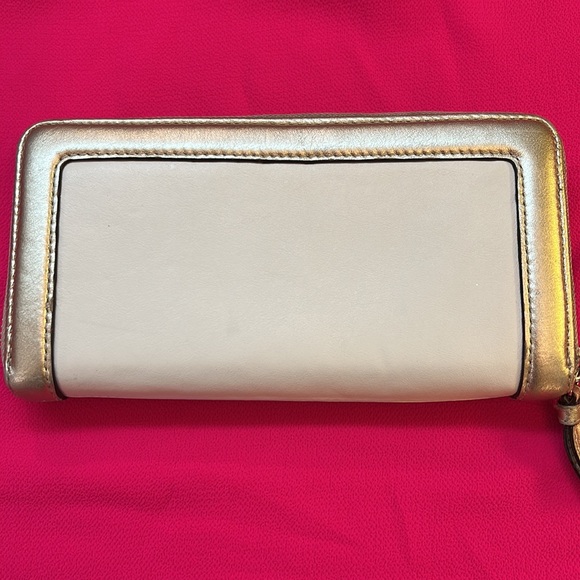 Coach Cream Gold Trim Zip Around Leather Wallet Gently Used Great Condition - Picture 3 of 10